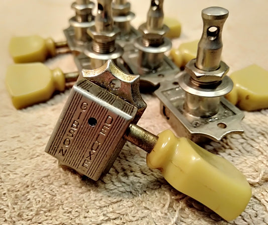 Gibson Deluxe tuners. 2nd hand