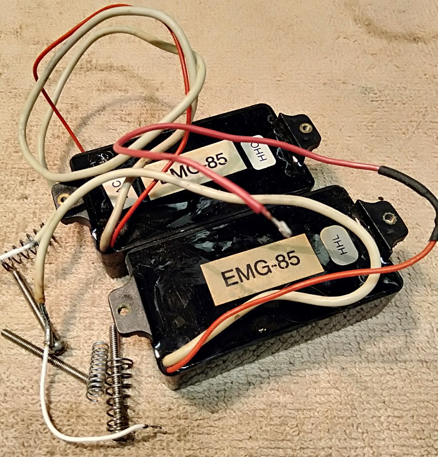 EMG-85 bass pickups. 2nd hand