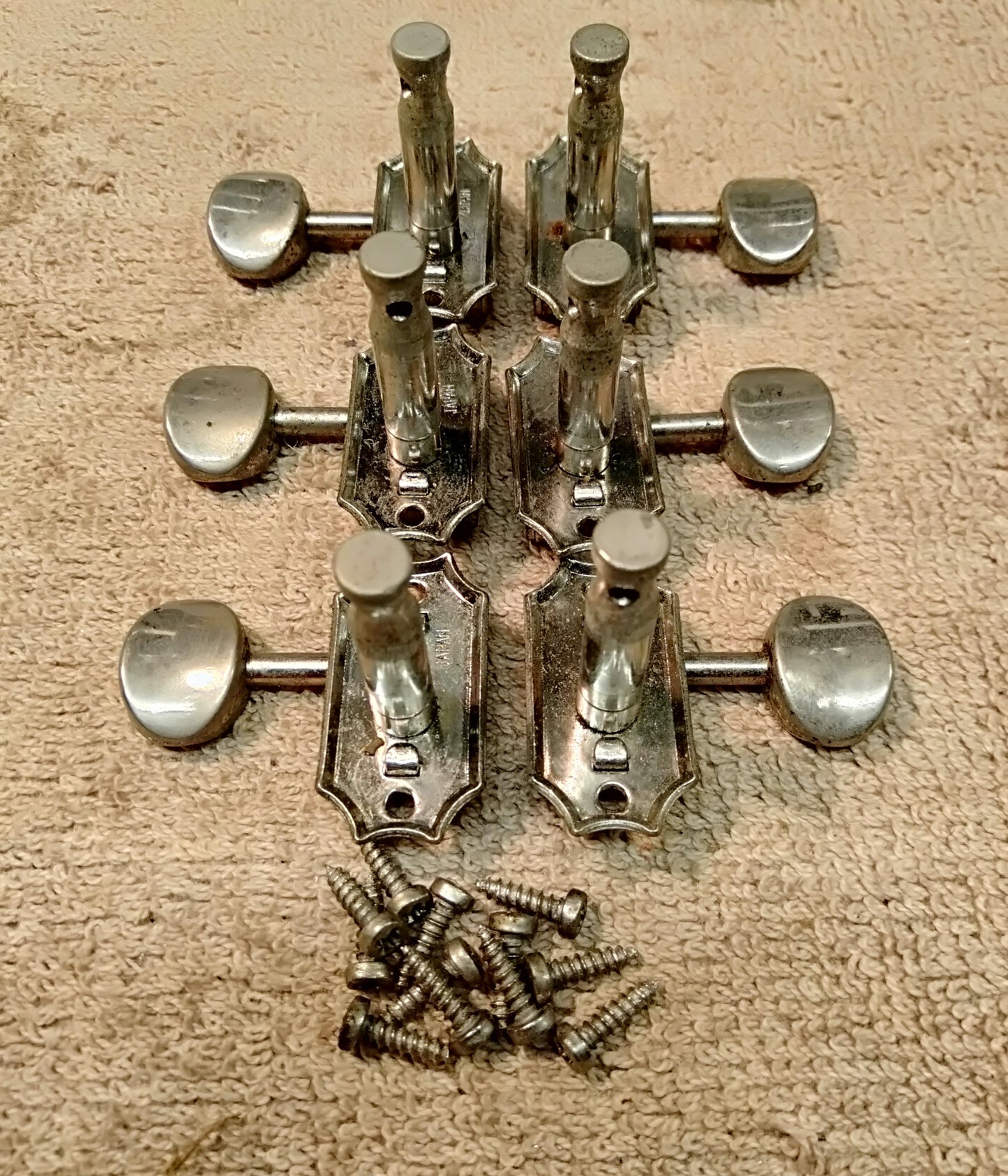 Ric Deluxe tuners. 2nd hand