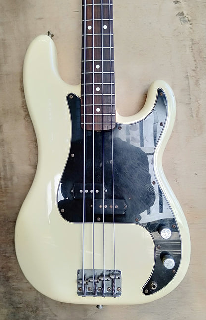 Fender P bass. 1994