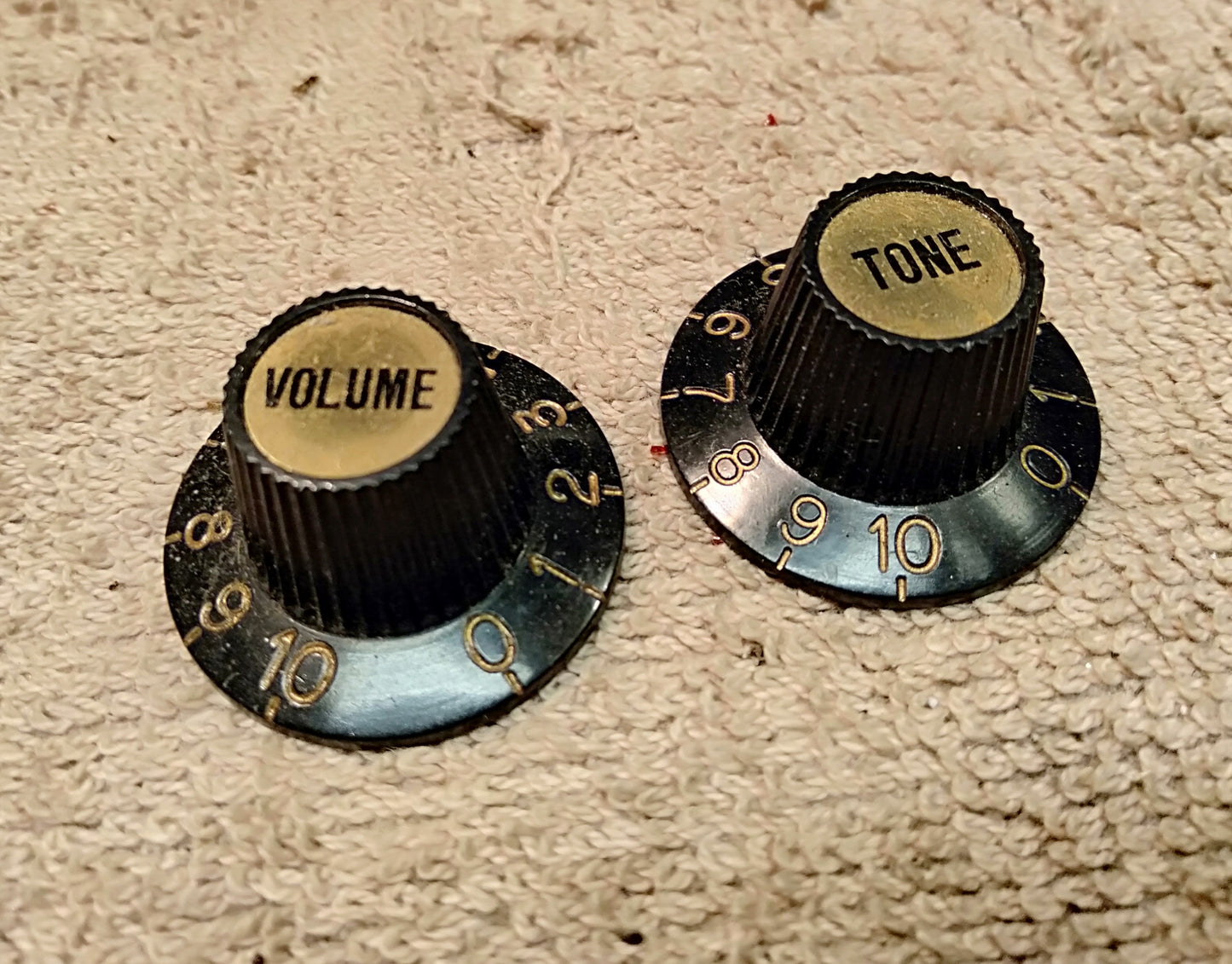 Knobs. 2nd hand