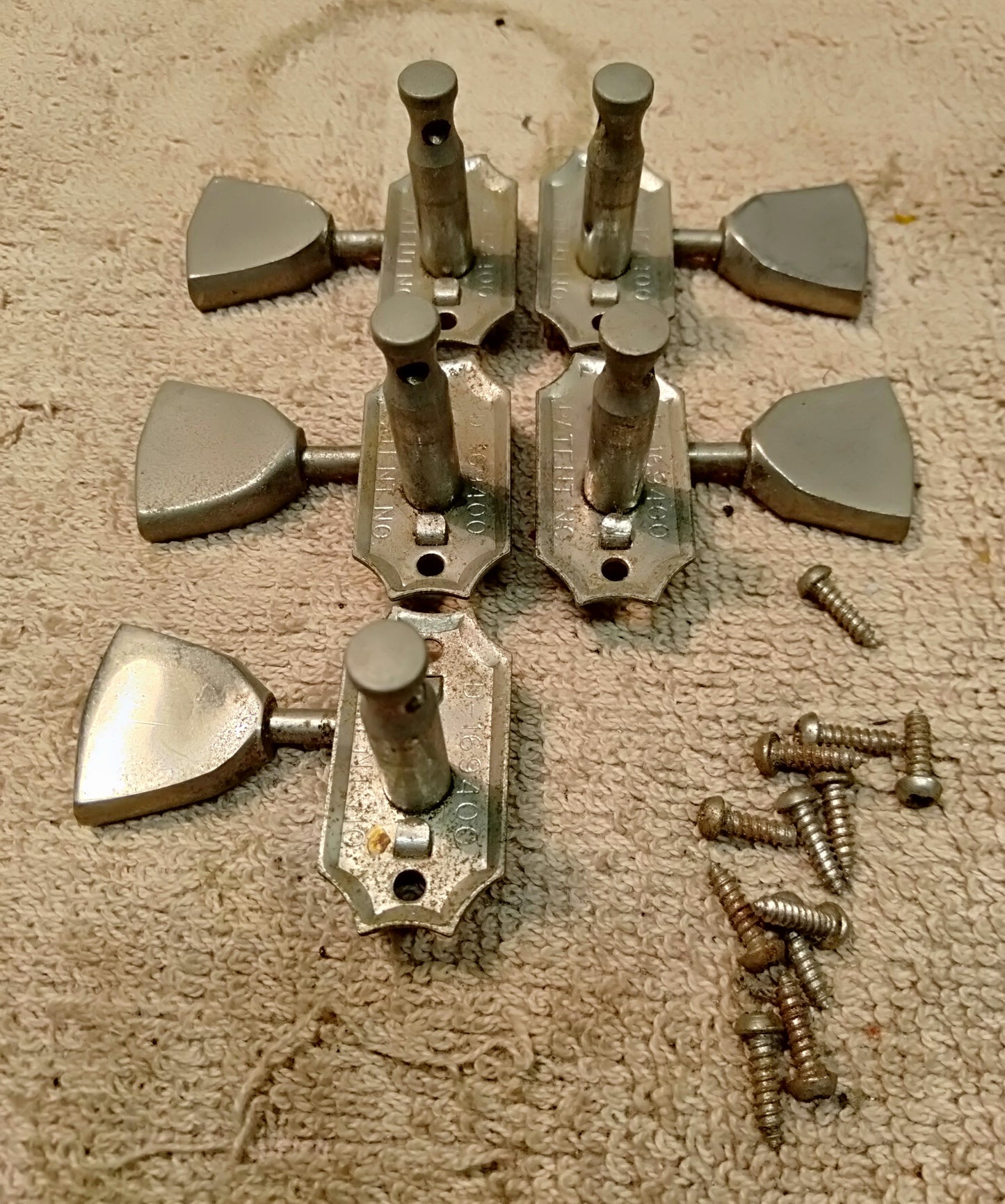 Gibson Deluxe tuners. 2nd hand