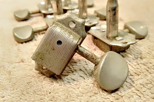 Gibson Deluxe tuners. 2nd hand