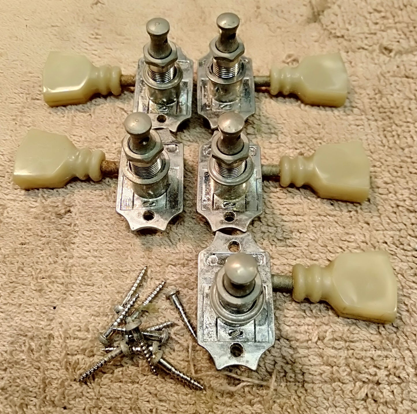 Aria Pro II tuners. 2nd hand