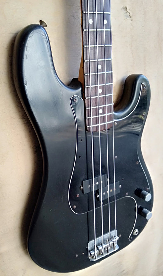 Fender P bass. 1979