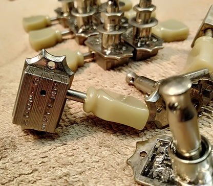 Gibson Deluxe tuners. 2nd hand
