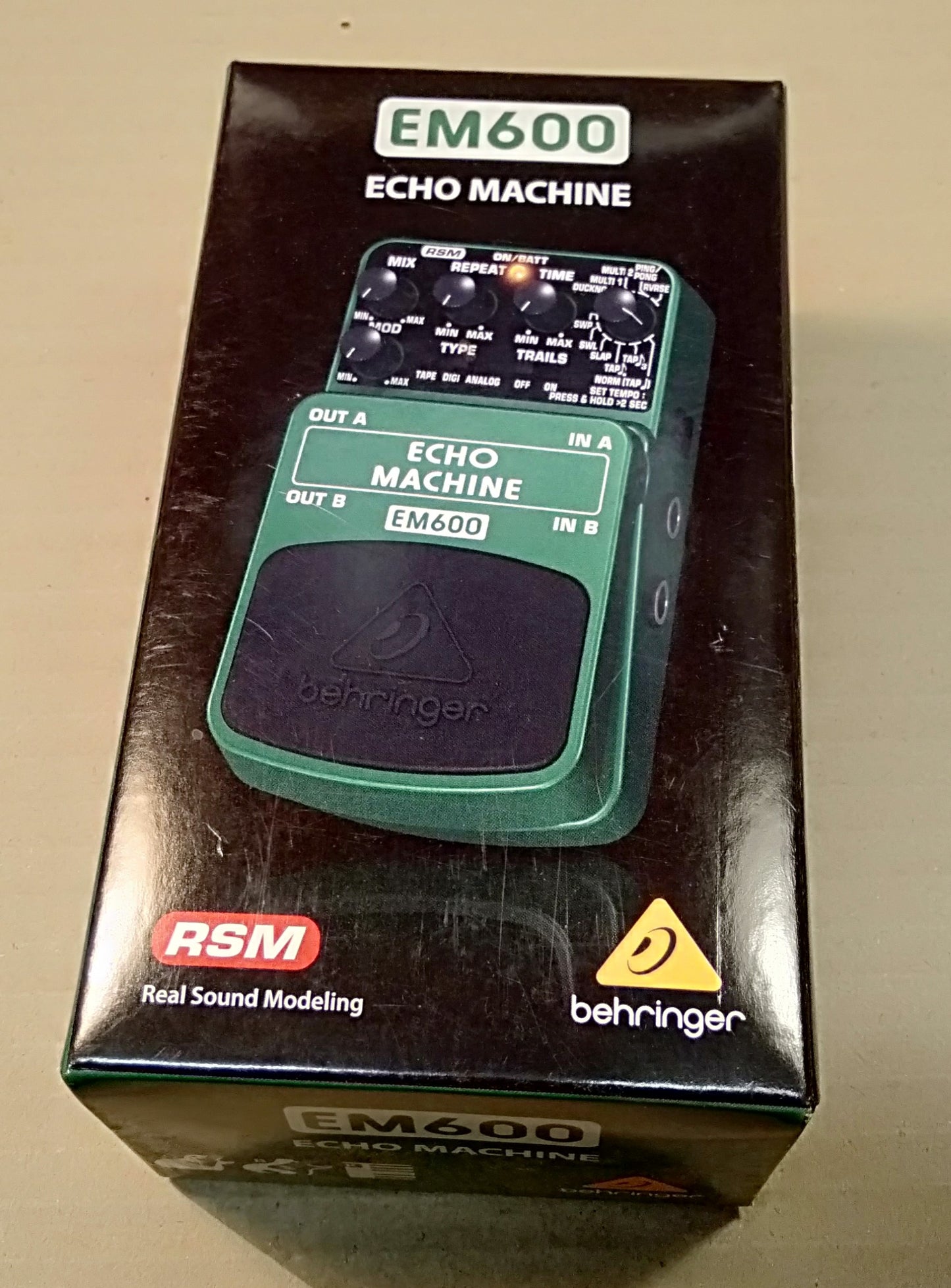 Behringer EM600. NOS