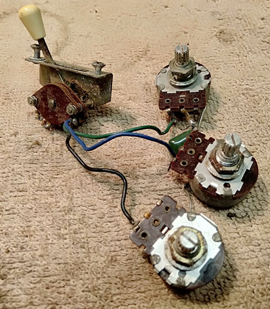 Vintage Japanese pots and wiring. 2nd hand