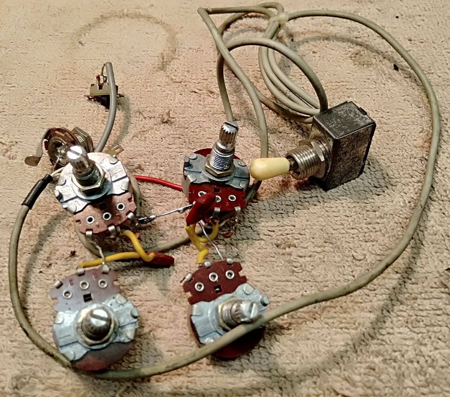 Vintage Japanese pots and wiring. 2nd hand