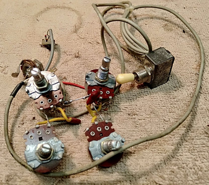 Vintage Japanese pots and wiring. 2nd hand