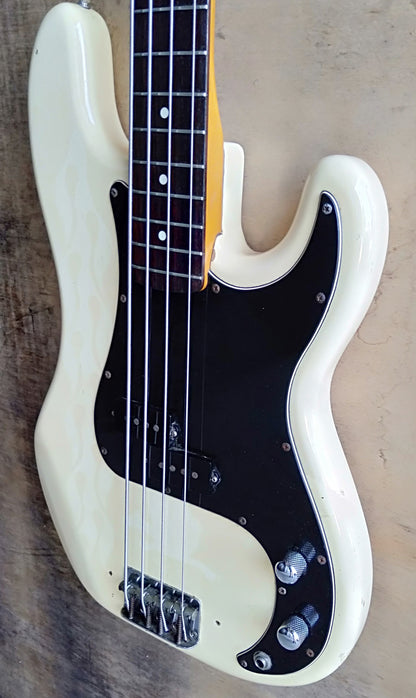 Fender P bass. 1993